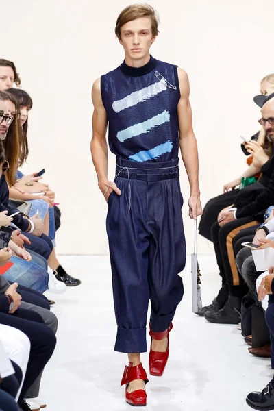 Look 17